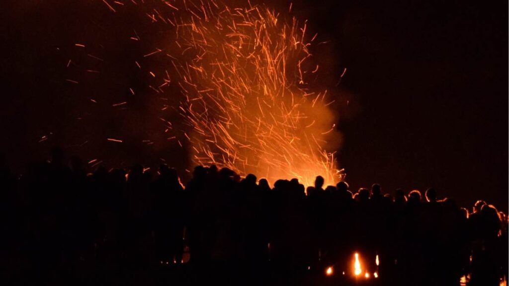 das wilde beltane maifeuer 