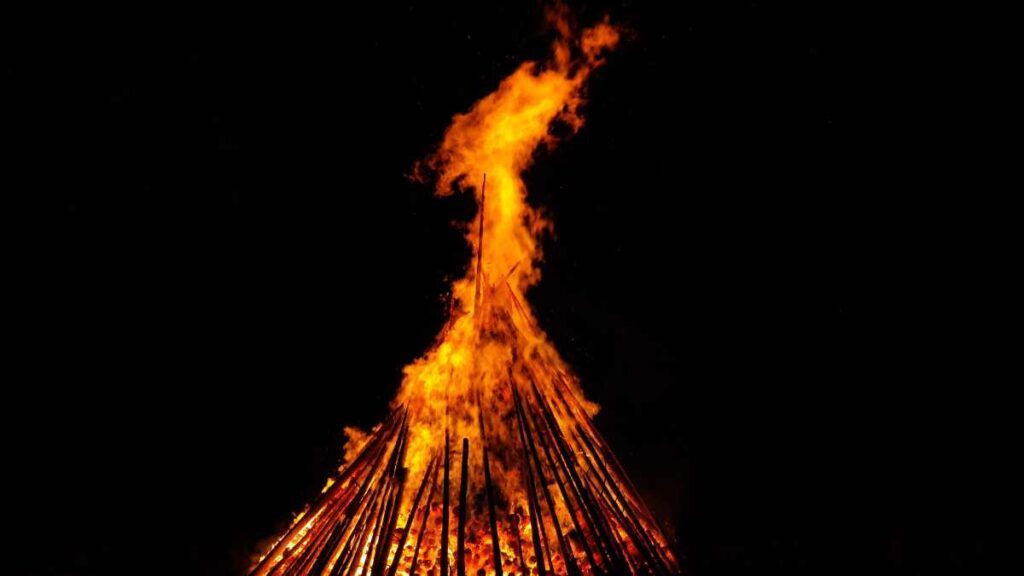 Typisches Johannisfeuer